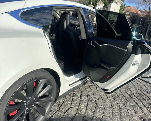 Белый Тесла Модель С, объемом двигателя 0 л и пробегом 170 тыс. км за 12500 $, фото 3 на Automoto.ua