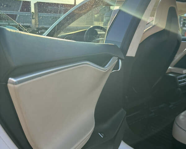 Белый Тесла Модель С, объемом двигателя 0 л и пробегом 178 тыс. км за 15500 $, фото 32 на Automoto.ua