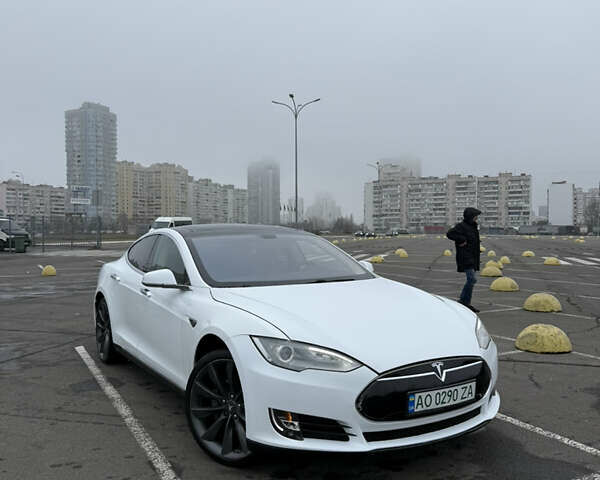 Белый Тесла Модель С, объемом двигателя 0 л и пробегом 118 тыс. км за 12000 $, фото 2 на Automoto.ua