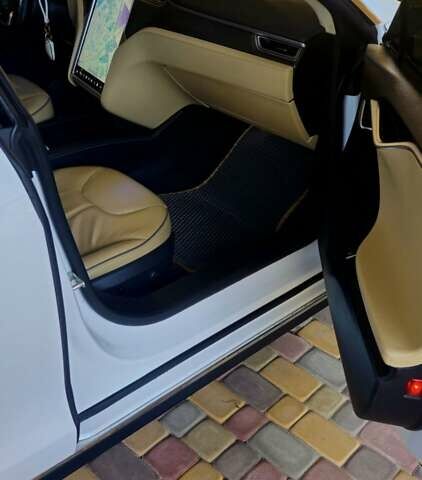 Белый Тесла Модель С, объемом двигателя 0 л и пробегом 161 тыс. км за 15100 $, фото 10 на Automoto.ua