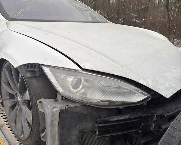 Білий Тесла Модель С, об'ємом двигуна 0 л та пробігом 190 тис. км за 7500 $, фото 6 на Automoto.ua