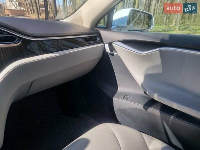 Белый Тесла Модель С, объемом двигателя 0 л и пробегом 190 тыс. км за 13200 $, фото 18 на Automoto.ua