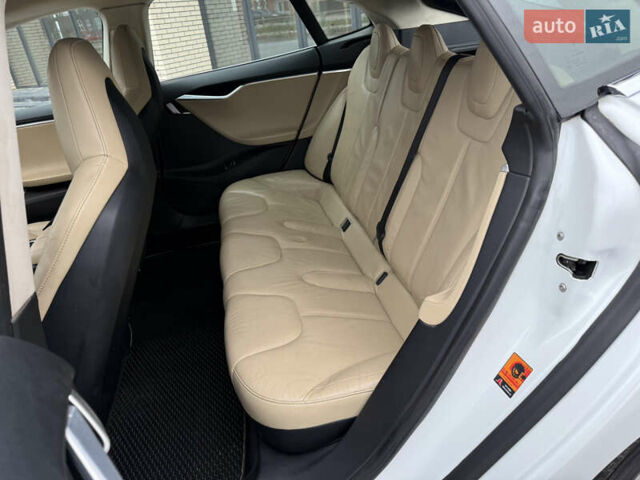 Білий Тесла Модель С, об'ємом двигуна 0 л та пробігом 113 тис. км за 12500 $, фото 8 на Automoto.ua