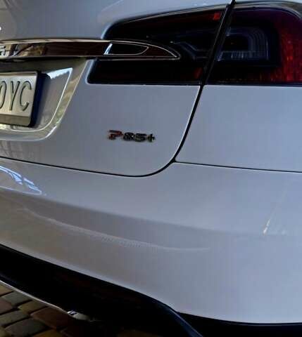 Белый Тесла Модель С, объемом двигателя 0 л и пробегом 161 тыс. км за 15100 $, фото 1 на Automoto.ua