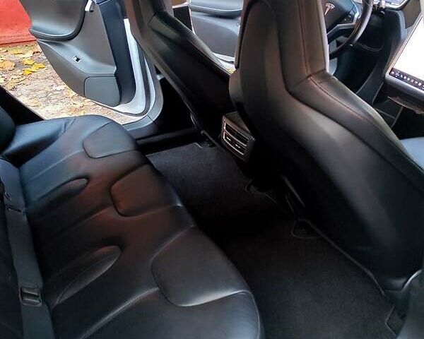 Білий Тесла Модель С, об'ємом двигуна 0 л та пробігом 197 тис. км за 11000 $, фото 9 на Automoto.ua