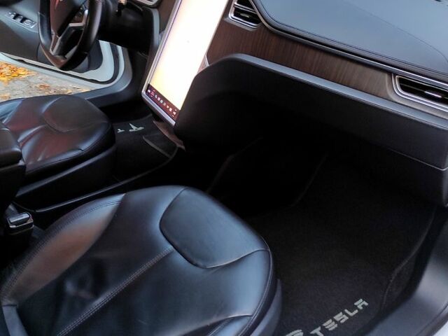 Білий Тесла Модель С, об'ємом двигуна 0 л та пробігом 197 тис. км за 11000 $, фото 10 на Automoto.ua