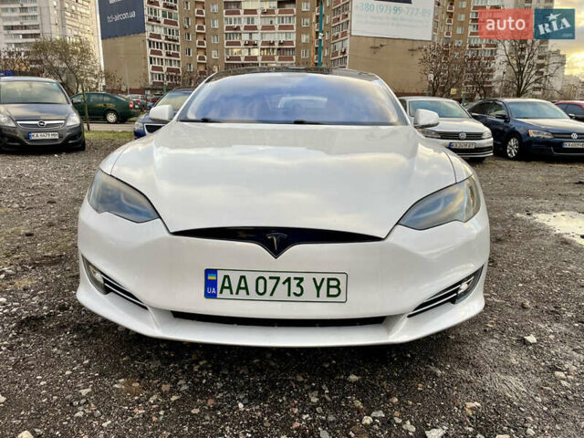 Белый Тесла Модель С, объемом двигателя 0 л и пробегом 210 тыс. км за 13100 $, фото 2 на Automoto.ua