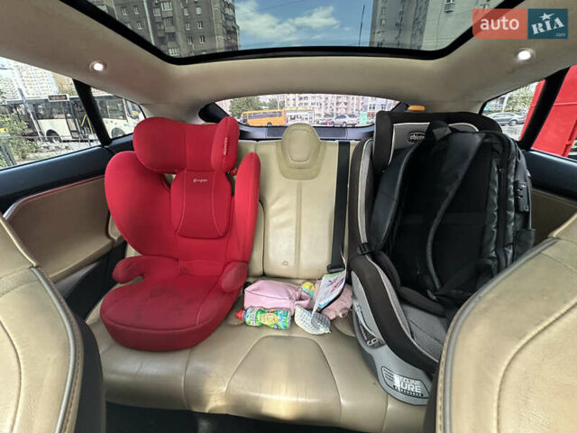 Белый Тесла Модель С, объемом двигателя 0 л и пробегом 223 тыс. км за 15999 $, фото 12 на Automoto.ua