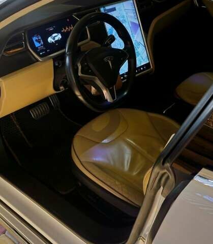 Белый Тесла Модель С, объемом двигателя 0 л и пробегом 161 тыс. км за 15100 $, фото 9 на Automoto.ua