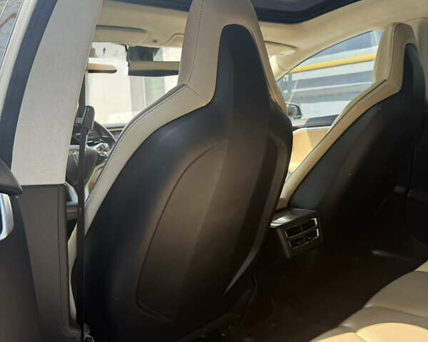 Белый Тесла Модель С, объемом двигателя 0 л и пробегом 141 тыс. км за 17000 $, фото 6 на Automoto.ua