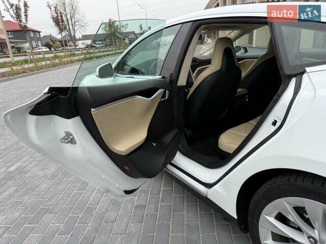 Білий Тесла Модель С, об'ємом двигуна 0 л та пробігом 113 тис. км за 12500 $, фото 7 на Automoto.ua