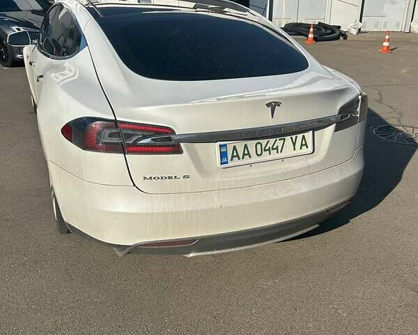 Белый Тесла Модель С, объемом двигателя 0 л и пробегом 126 тыс. км за 12000 $, фото 2 на Automoto.ua