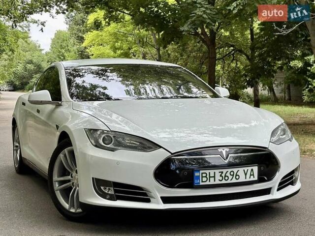 Белый Тесла Модель С, объемом двигателя 0 л и пробегом 103 тыс. км за 14600 $, фото 45 на Automoto.ua