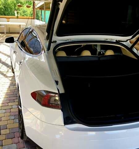 Белый Тесла Модель С, объемом двигателя 0 л и пробегом 161 тыс. км за 15100 $, фото 5 на Automoto.ua