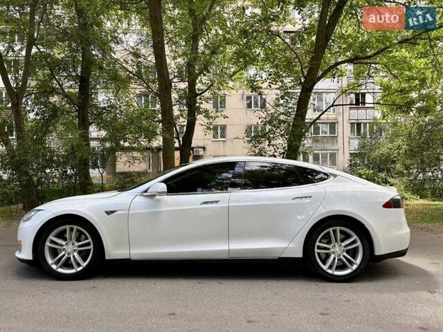 Белый Тесла Модель С, объемом двигателя 0 л и пробегом 103 тыс. км за 14600 $, фото 15 на Automoto.ua
