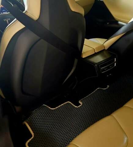 Белый Тесла Модель С, объемом двигателя 0 л и пробегом 161 тыс. км за 15100 $, фото 2 на Automoto.ua