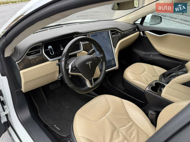 Білий Тесла Модель С, об'ємом двигуна 0 л та пробігом 113 тис. км за 12500 $, фото 5 на Automoto.ua