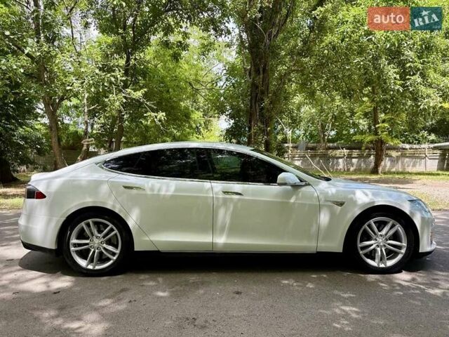 Белый Тесла Модель С, объемом двигателя 0 л и пробегом 103 тыс. км за 14600 $, фото 17 на Automoto.ua