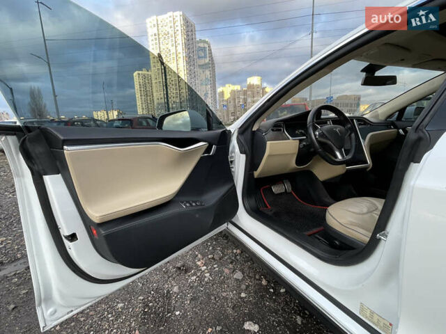 Белый Тесла Модель С, объемом двигателя 0 л и пробегом 210 тыс. км за 13100 $, фото 15 на Automoto.ua