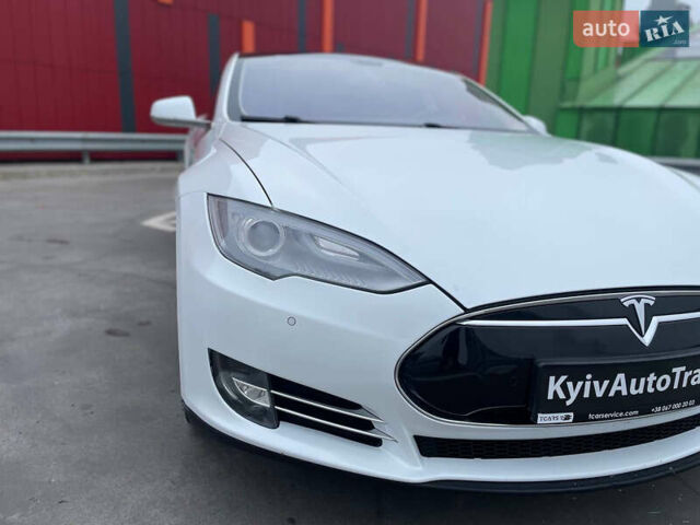 Белый Тесла Модель С, объемом двигателя 0 л и пробегом 165 тыс. км за 13200 $, фото 9 на Automoto.ua