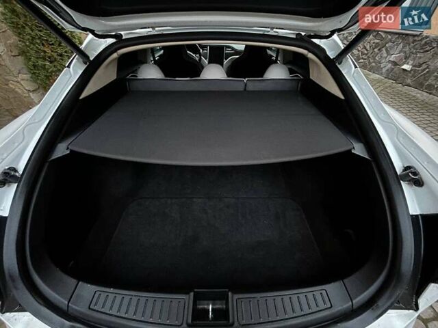 Белый Тесла Модель С, объемом двигателя 0 л и пробегом 213 тыс. км за 13400 $, фото 17 на Automoto.ua