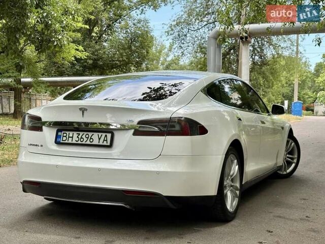 Белый Тесла Модель С, объемом двигателя 0 л и пробегом 103 тыс. км за 14600 $, фото 38 на Automoto.ua