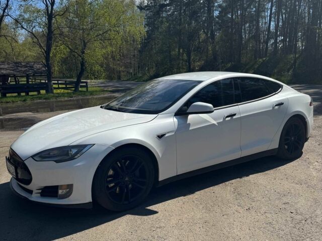 Білий Тесла Модель С, об'ємом двигуна 0 л та пробігом 120 тис. км за 12499 $, фото 1 на Automoto.ua