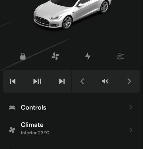 Белый Тесла Модель С, объемом двигателя 5.6 л и пробегом 305 тыс. км за 12700 $, фото 5 на Automoto.ua