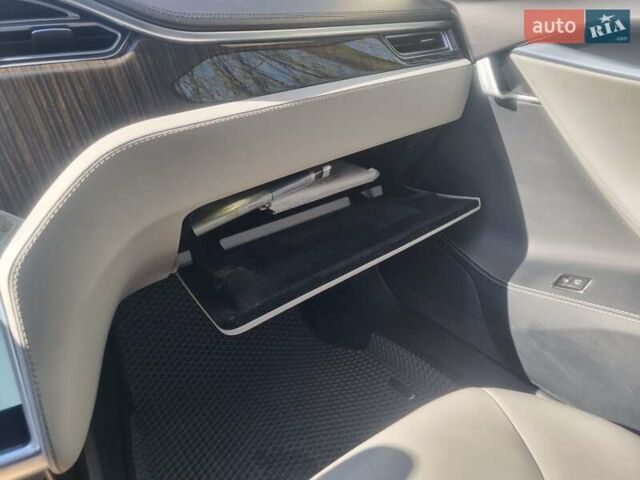 Белый Тесла Модель С, объемом двигателя 0 л и пробегом 190 тыс. км за 13200 $, фото 19 на Automoto.ua