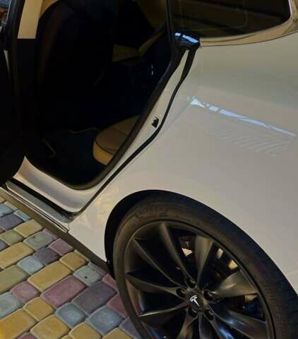 Белый Тесла Модель С, объемом двигателя 0 л и пробегом 161 тыс. км за 15100 $, фото 8 на Automoto.ua