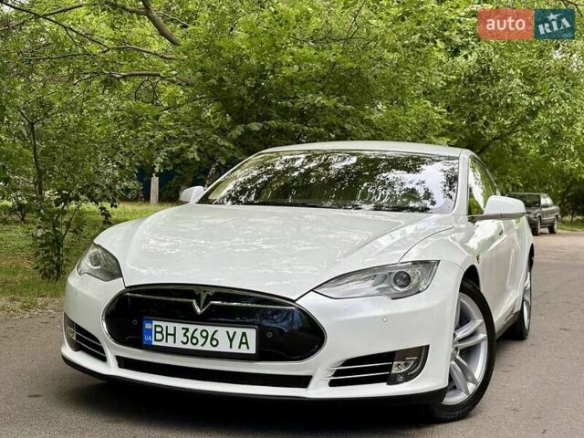 Белый Тесла Модель С, объемом двигателя 0 л и пробегом 103 тыс. км за 14600 $, фото 31 на Automoto.ua