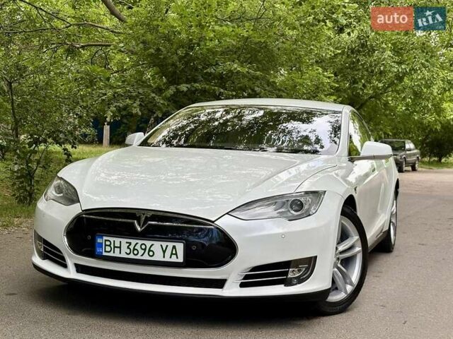 Белый Тесла Модель С, объемом двигателя 0 л и пробегом 103 тыс. км за 14600 $, фото 30 на Automoto.ua