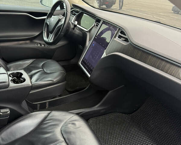 Белый Тесла Модель С, объемом двигателя 0 л и пробегом 118 тыс. км за 12000 $, фото 6 на Automoto.ua