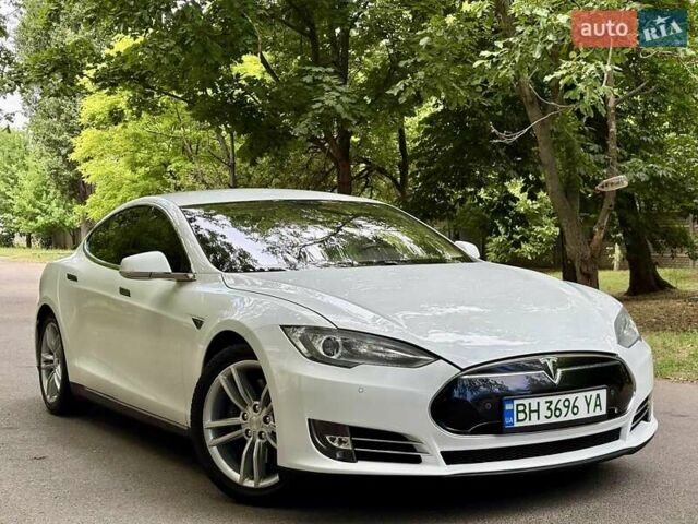 Белый Тесла Модель С, объемом двигателя 0 л и пробегом 103 тыс. км за 14600 $, фото 44 на Automoto.ua