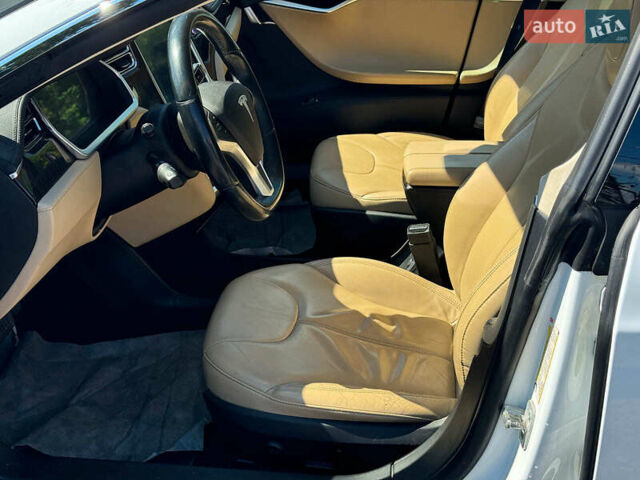 Білий Тесла Модель С, об'ємом двигуна 0 л та пробігом 194 тис. км за 13390 $, фото 16 на Automoto.ua