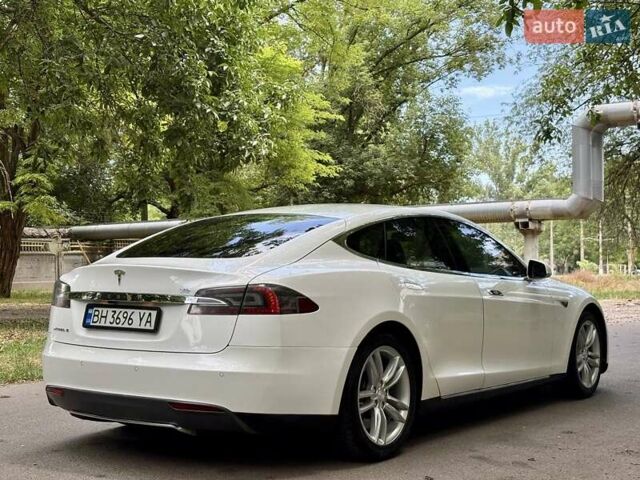Белый Тесла Модель С, объемом двигателя 0 л и пробегом 103 тыс. км за 14600 $, фото 25 на Automoto.ua