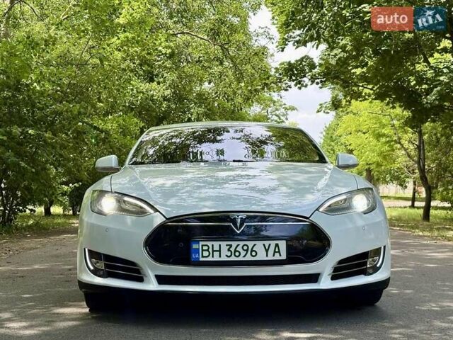 Белый Тесла Модель С, объемом двигателя 0 л и пробегом 103 тыс. км за 14600 $, фото 3 на Automoto.ua
