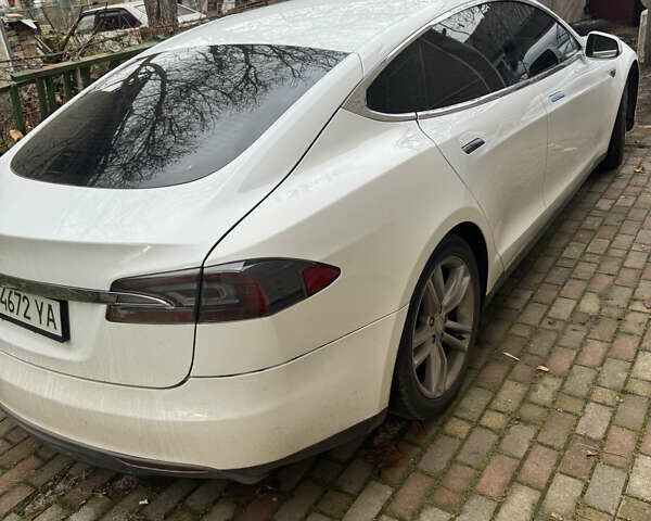 Белый Тесла Модель С, объемом двигателя 0 л и пробегом 150 тыс. км за 11499 $, фото 5 на Automoto.ua