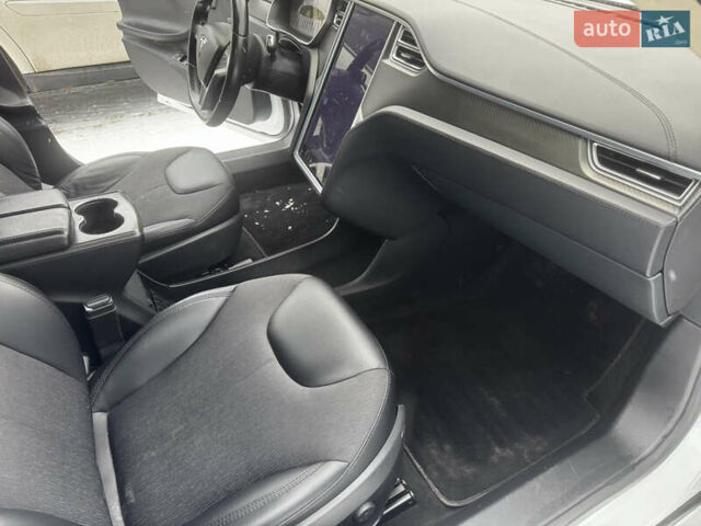 Білий Тесла Модель С, об'ємом двигуна 0 л та пробігом 155 тис. км за 14500 $, фото 24 на Automoto.ua