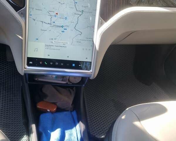 Белый Тесла Модель С, объемом двигателя 0 л и пробегом 190 тыс. км за 13200 $, фото 17 на Automoto.ua