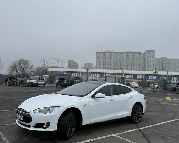 Белый Тесла Модель С, объемом двигателя 0 л и пробегом 118 тыс. км за 12000 $, фото 3 на Automoto.ua
