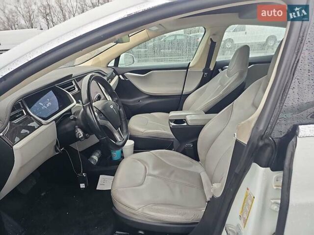 Белый Тесла Модель С, объемом двигателя 0 л и пробегом 121 тыс. км за 8500 $, фото 7 на Automoto.ua
