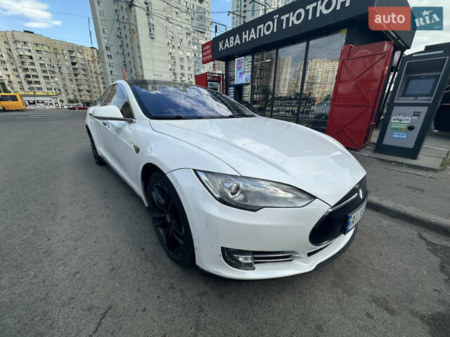 Белый Тесла Модель С, объемом двигателя 0 л и пробегом 223 тыс. км за 15999 $, фото 5 на Automoto.ua
