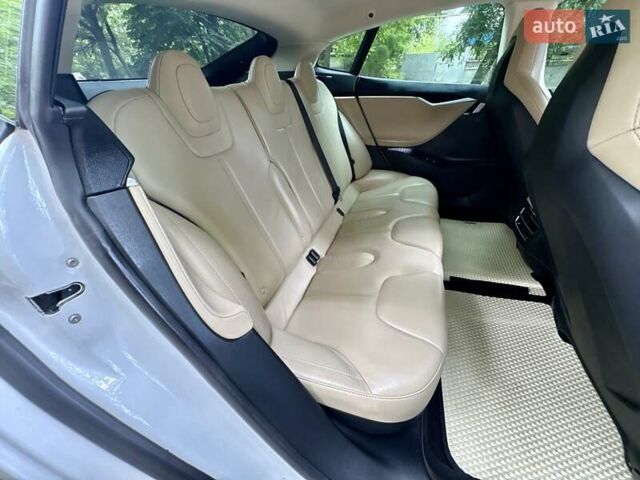Белый Тесла Модель С, объемом двигателя 0 л и пробегом 103 тыс. км за 14600 $, фото 105 на Automoto.ua