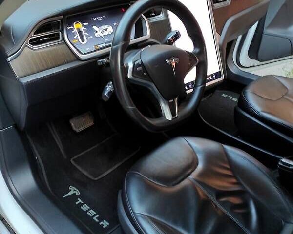 Білий Тесла Модель С, об'ємом двигуна 0 л та пробігом 197 тис. км за 11000 $, фото 6 на Automoto.ua