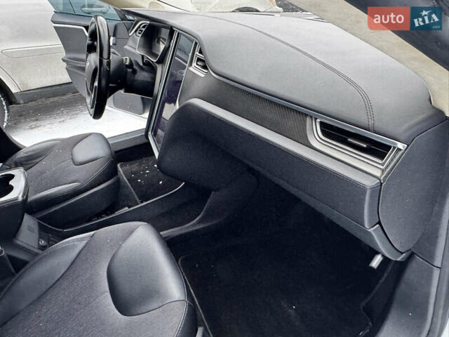 Білий Тесла Модель С, об'ємом двигуна 0 л та пробігом 155 тис. км за 14500 $, фото 25 на Automoto.ua