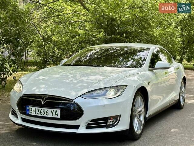 Белый Тесла Модель С, объемом двигателя 0 л и пробегом 103 тыс. км за 14600 $, фото 10 на Automoto.ua