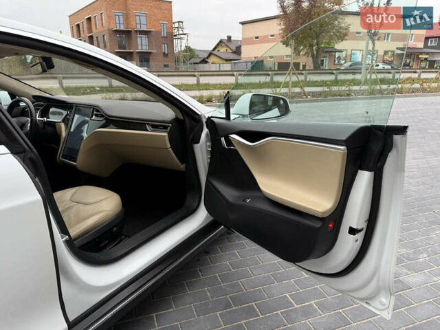 Білий Тесла Модель С, об'ємом двигуна 0 л та пробігом 113 тис. км за 12500 $, фото 9 на Automoto.ua