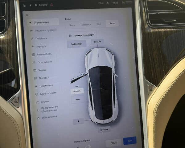 Белый Тесла Модель С, объемом двигателя 0 л и пробегом 141 тыс. км за 17000 $, фото 7 на Automoto.ua