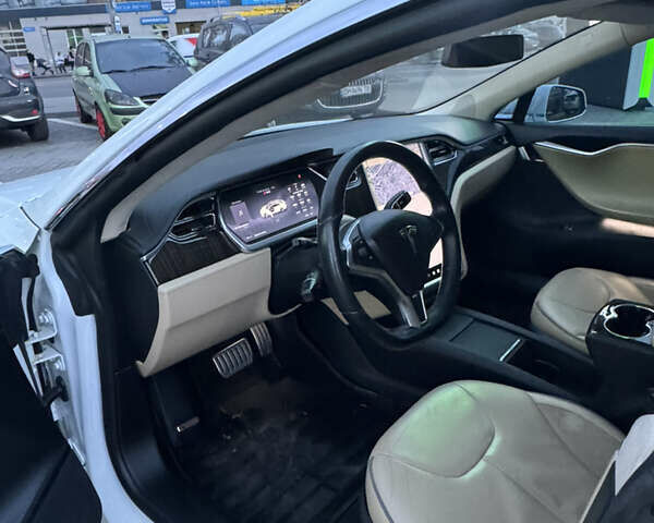 Білий Тесла Модель С, об'ємом двигуна 0 л та пробігом 147 тис. км за 15300 $, фото 9 на Automoto.ua